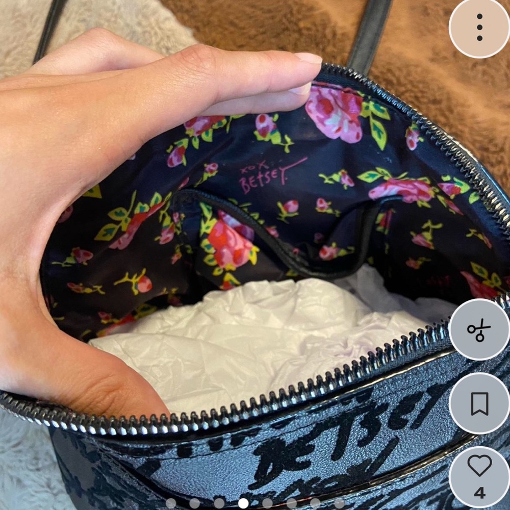 Betsey Johnson black printed gold plated purse - Picture 4 of 8